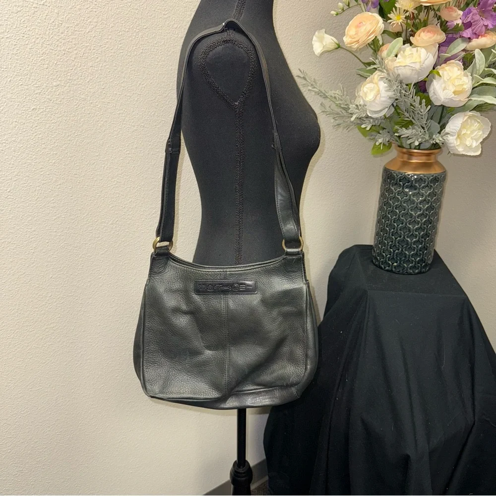 Fossil Black Pebbled Leather Shoulder Bag Key Charm Vintage Boho